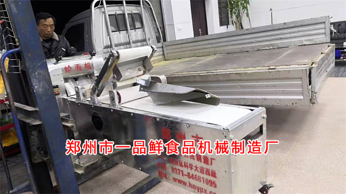 鞏義燴面館老板定購飯店?duì)Z面機(jī)(圖3) 鞏義燴面館老板定購飯店?duì)Z面機(jī)(圖3)