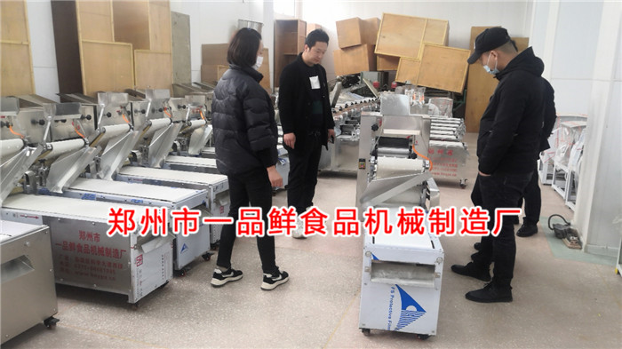 客戶(hù)訂購(gòu)全套面館燴面機(jī)設(shè)備(圖1)