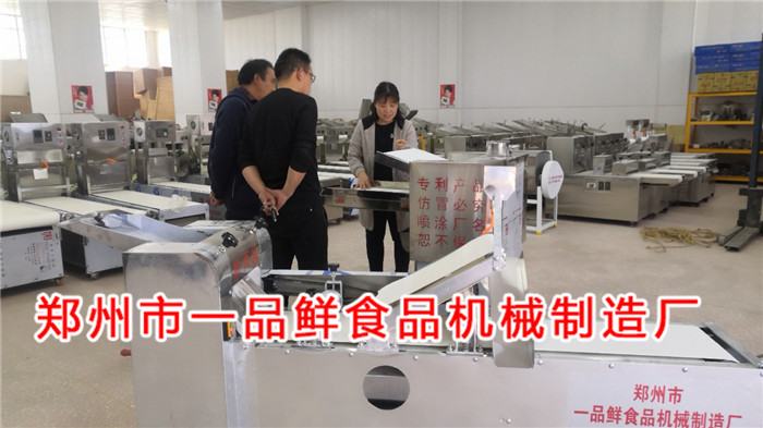 山西長(zhǎng)治長(zhǎng)子縣客戶訂購(gòu)面館用燴面機(jī)(圖3) 山西長(zhǎng)治長(zhǎng)子縣客戶訂購(gòu)面館用燴面機(jī)(圖3)