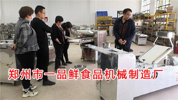 山西長(zhǎng)治長(zhǎng)子縣客戶訂購(gòu)面館用燴面機(jī)(圖1) 山西長(zhǎng)治長(zhǎng)子縣客戶訂購(gòu)面館用燴面機(jī)(圖1)