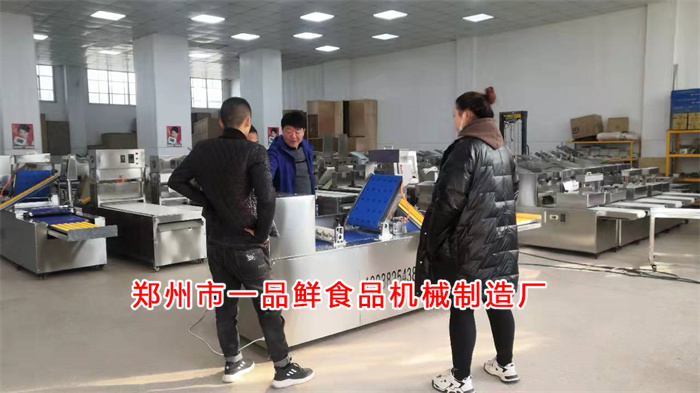 許昌老客戶考察350自動疊片燴面機(圖3) 許昌老客戶考察350自動疊片燴面機(圖3)