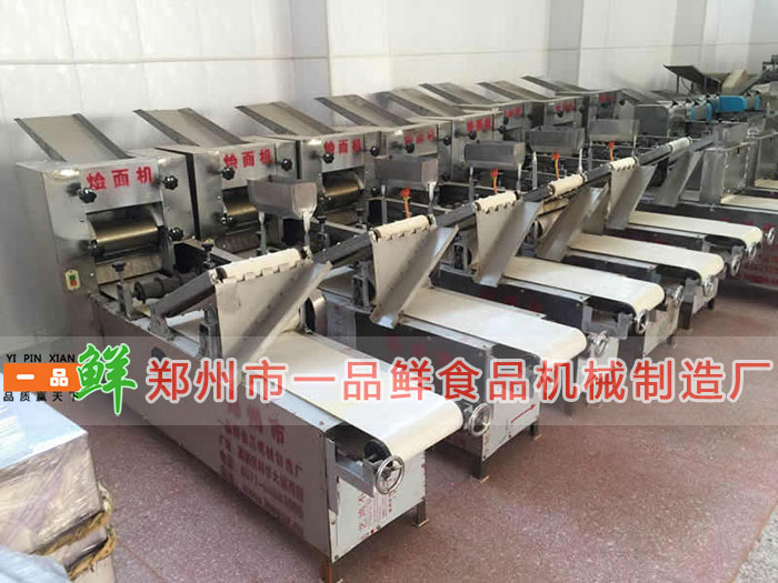 成品倉庫中的燴面機HMj-2型 成品倉庫中的燴面機HMj-2型