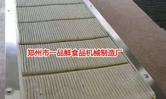 500型多功能成型機(jī)流水線(圖4) 大型多功能成型機(jī)