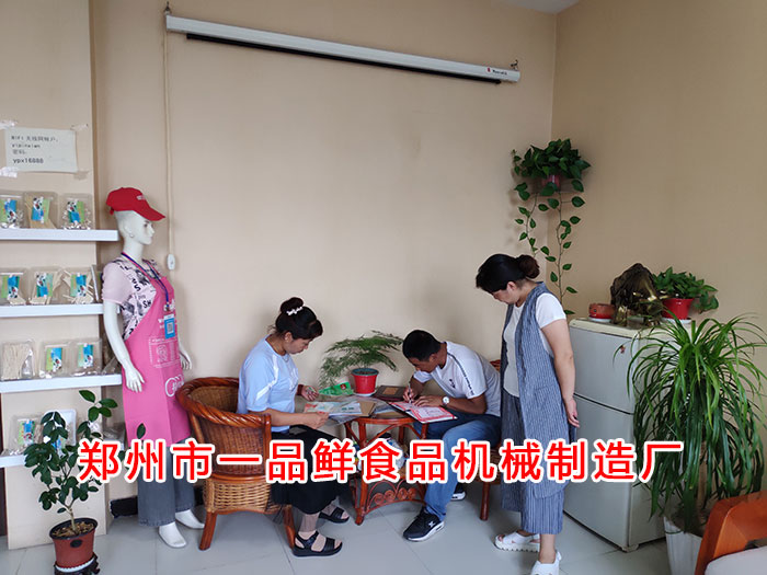 客戶簽訂購機協(xié)議 客戶簽訂購機協(xié)議