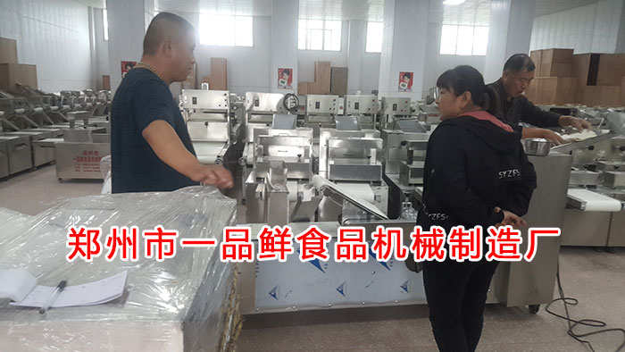 菏澤客戶考察燴面機(jī) 菏澤客戶考察燴面機(jī)