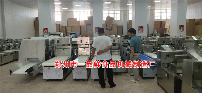 上街客戶考察燴面機(jī) 上街客戶考察燴面機(jī)