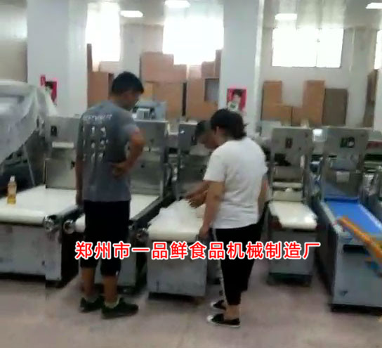 燴面機調(diào)試中 燴面機調(diào)試中