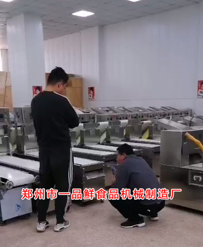 平頂山客戶(hù)考察燴面機(jī) 平頂山客戶(hù)考察燴面機(jī)