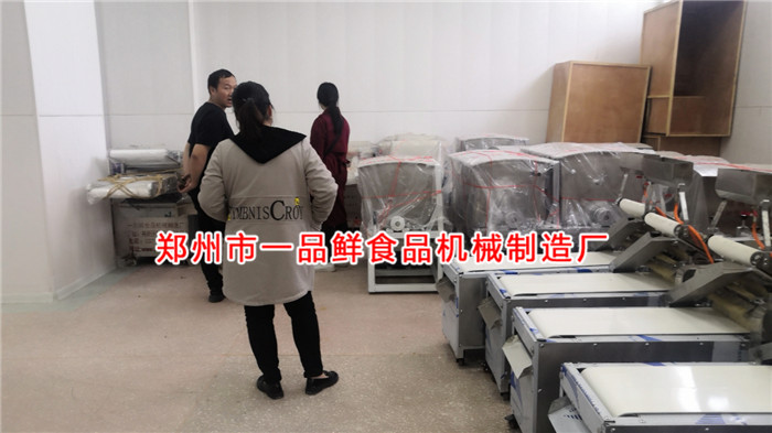 鄭州客戶(hù)考察多功能成型機(jī) 鄭州客戶(hù)考察多功能成型機(jī)