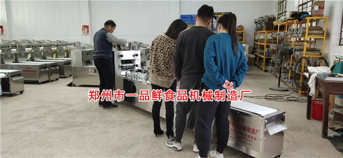 客戶燴面機(jī)現(xiàn)場調(diào)試 客戶燴面機(jī)現(xiàn)場調(diào)試