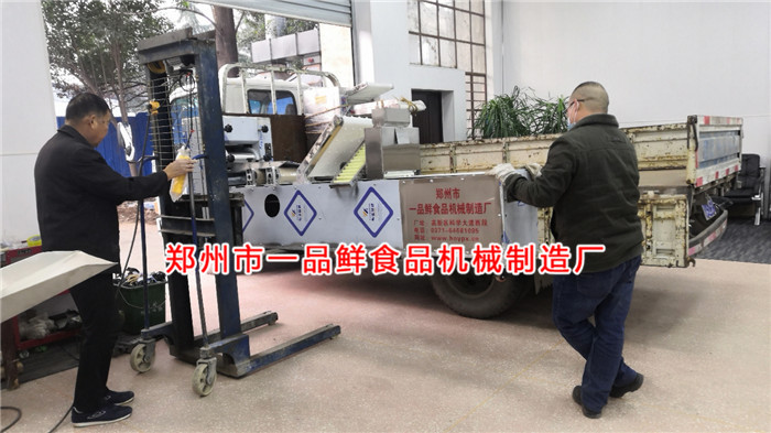 多功能板面機(jī)裝車中 多功能板面機(jī)裝車中