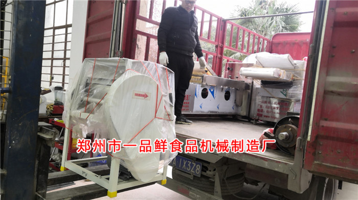 和面機(jī)裝車 和面機(jī)裝車