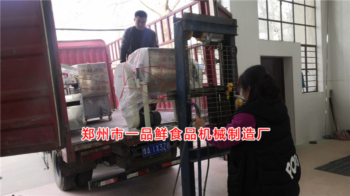 客戶的和面機裝車中 客戶的和面機裝車中