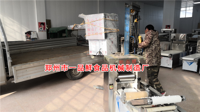 燴面機配套設(shè)備裝車 燴面機配套設(shè)備裝車