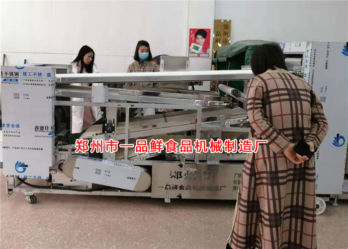 客戶(hù)考察自循環(huán)揉壓機(jī) 客戶(hù)考察自循環(huán)揉壓機(jī)