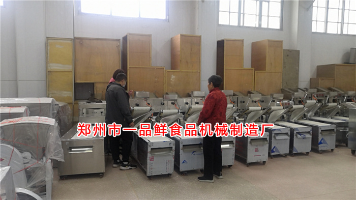 客戶在一品鮮設備展廳 客戶在一品鮮設備展廳