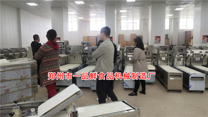 面館老板考察自用兼批發(fā)燴面機(jī) 面館老板考察自用兼批發(fā)燴面機(jī)