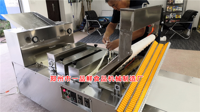 濰坊客戶的多功能燴面機(jī)調(diào)試中 濰坊客戶的多功能燴面機(jī)調(diào)試中